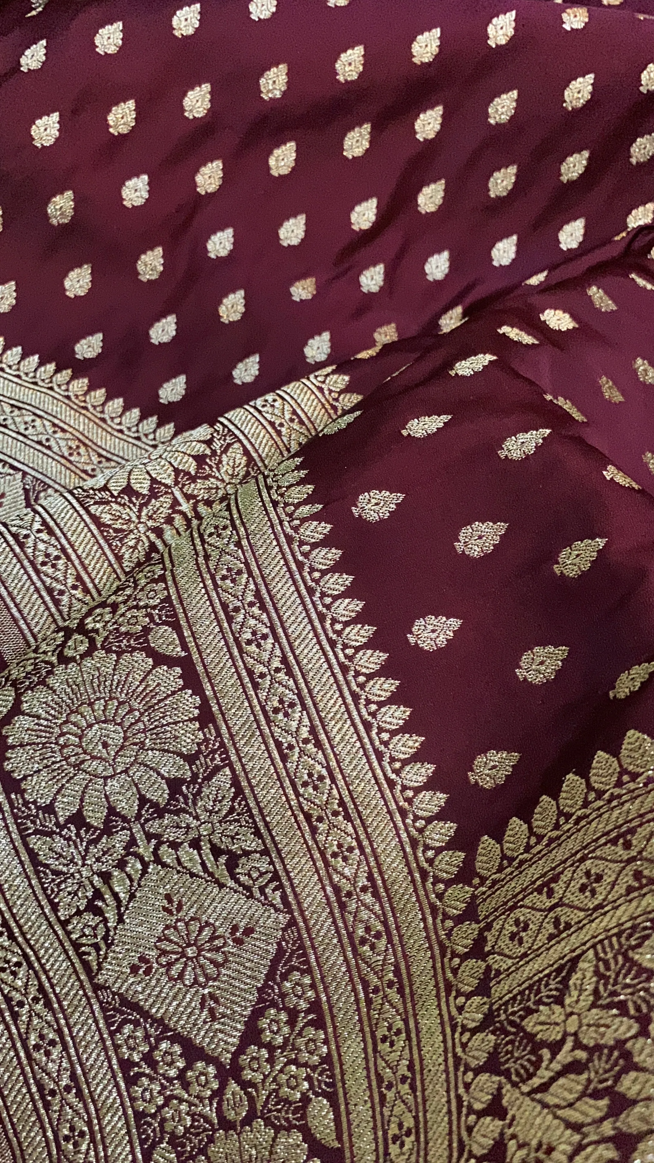 Exquisite Handloom Wine Pure Silk Banarasi Saree