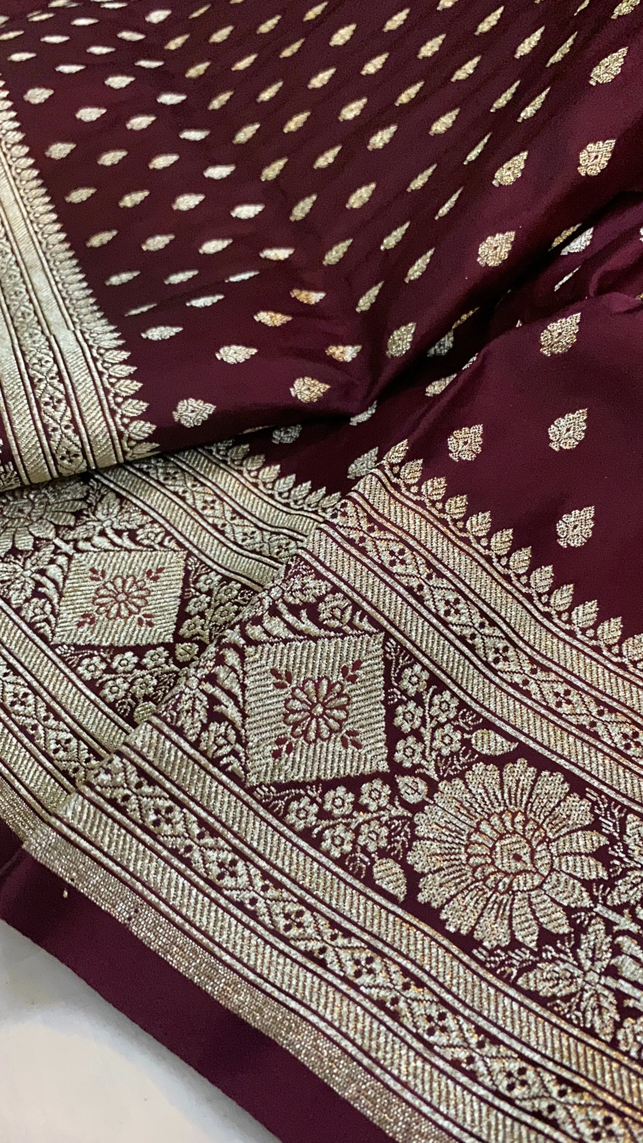 Exquisite Handloom Wine Pure Silk Banarasi Saree