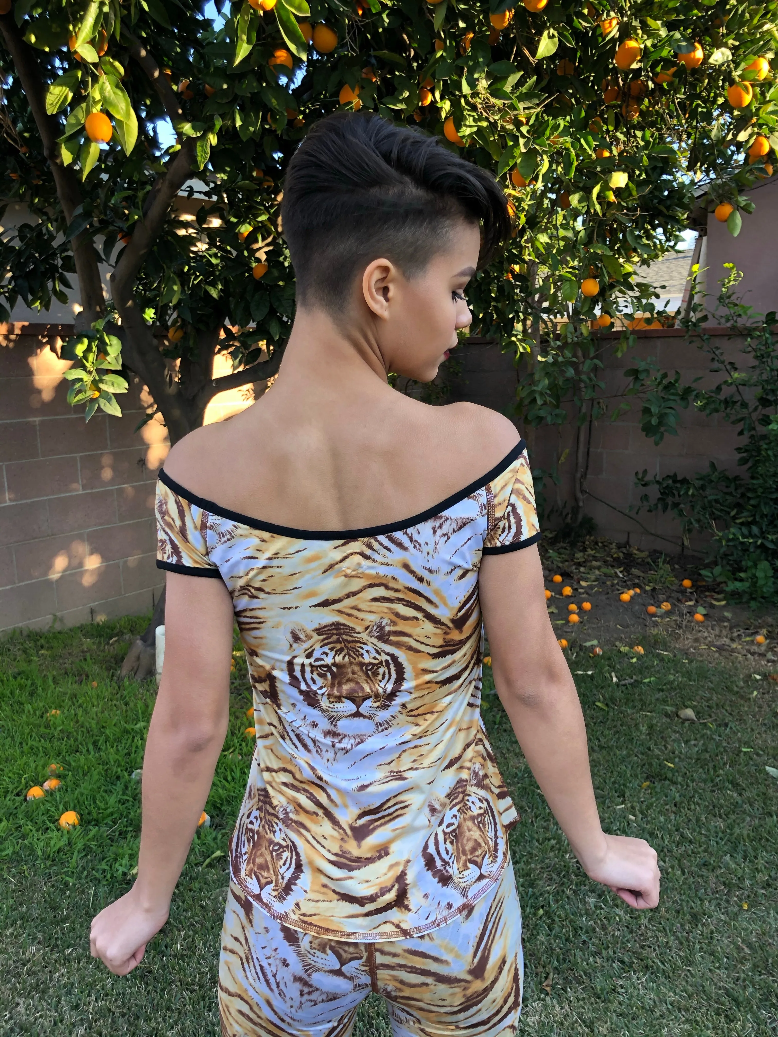 OFF THE SHOULDER TOP BROWN TIGER/LEOPARD