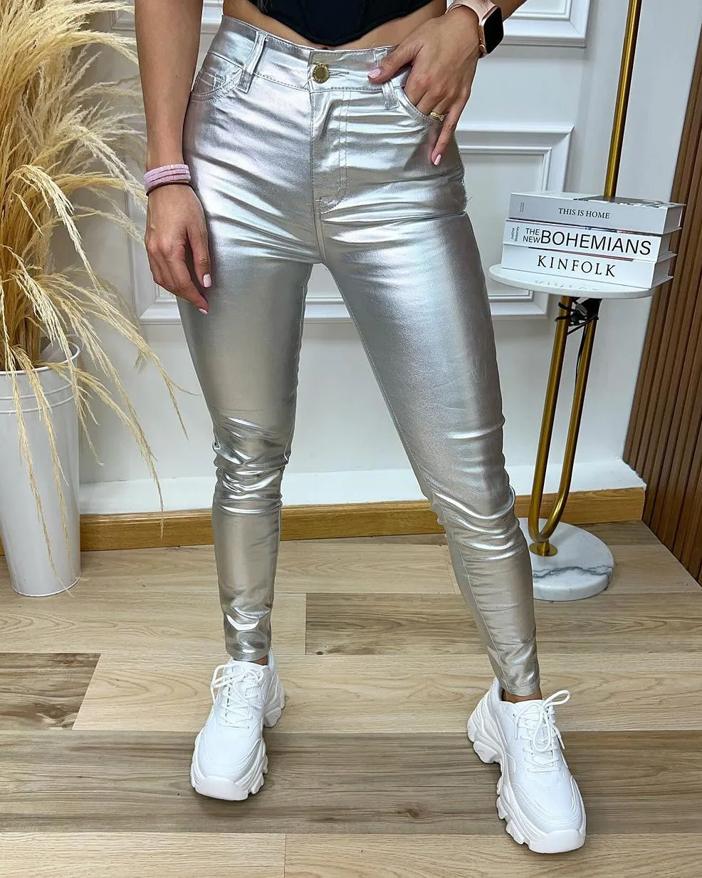 Sexy Curve Jeans aus Metall